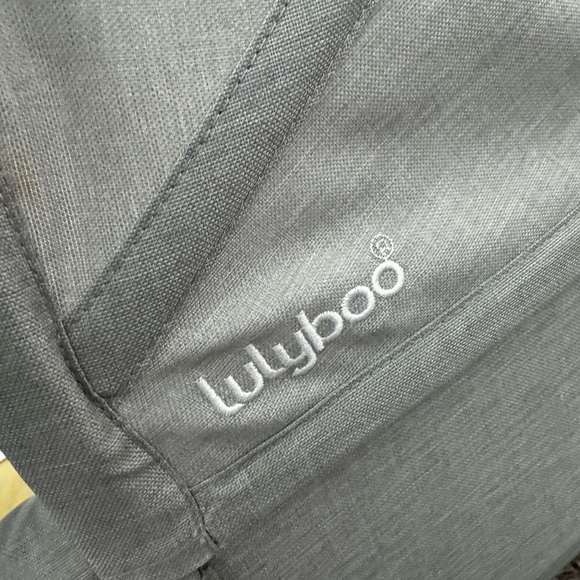 Lulyboo Travel Bassinet…like new condition! Gray polka dot pattern. - Picture 4 of 9